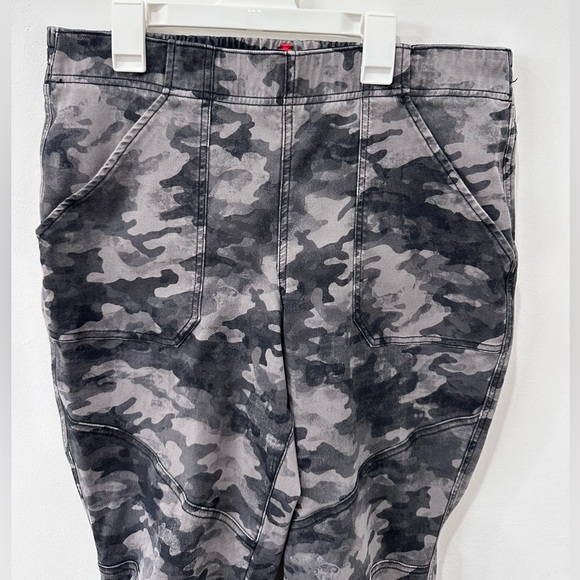 Spanx Women’s Stretch Twill Cargo Joggers - XL - Picture 4 of 12